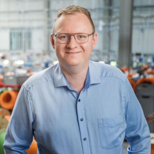 Jan Overbeck ist Leiter des Qualitätsmanagements von Kabelkonfektionen, Systembaugruppen und LED Industrieleuchten und Leiter des Produktmanagements für LED Industrieleuchten bei Sangel Systemtechnik GmbH in Bielefeld